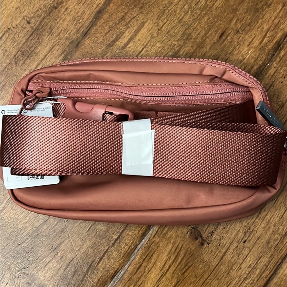 [Lululemon] Everywhere Belt Bag Briar Rose New With Tags - Picture 4 of 4